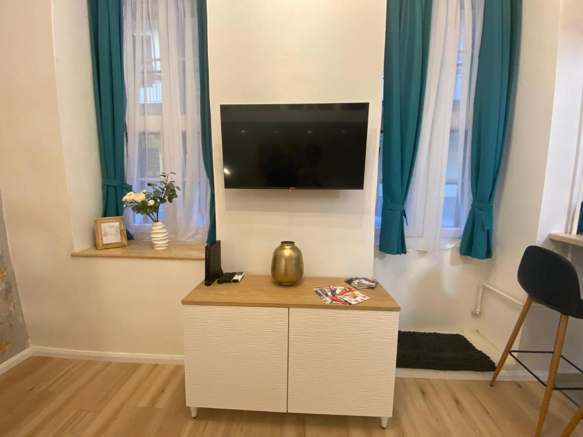 Goldart Design Apartment In The Heart Of Budapeszt Zewnętrze zdjęcie