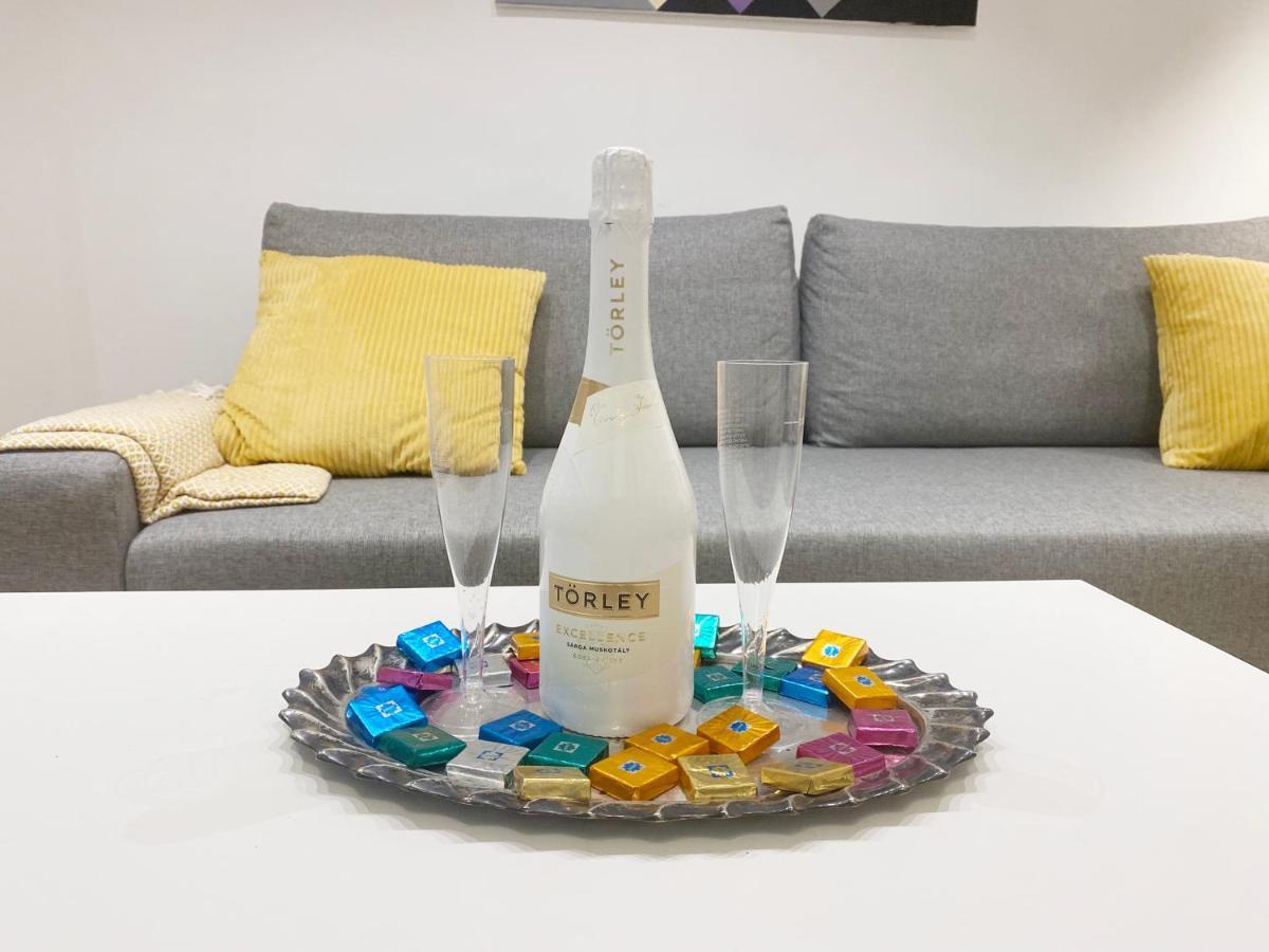 Goldart Design Apartment In The Heart Of Budapeszt Zewnętrze zdjęcie