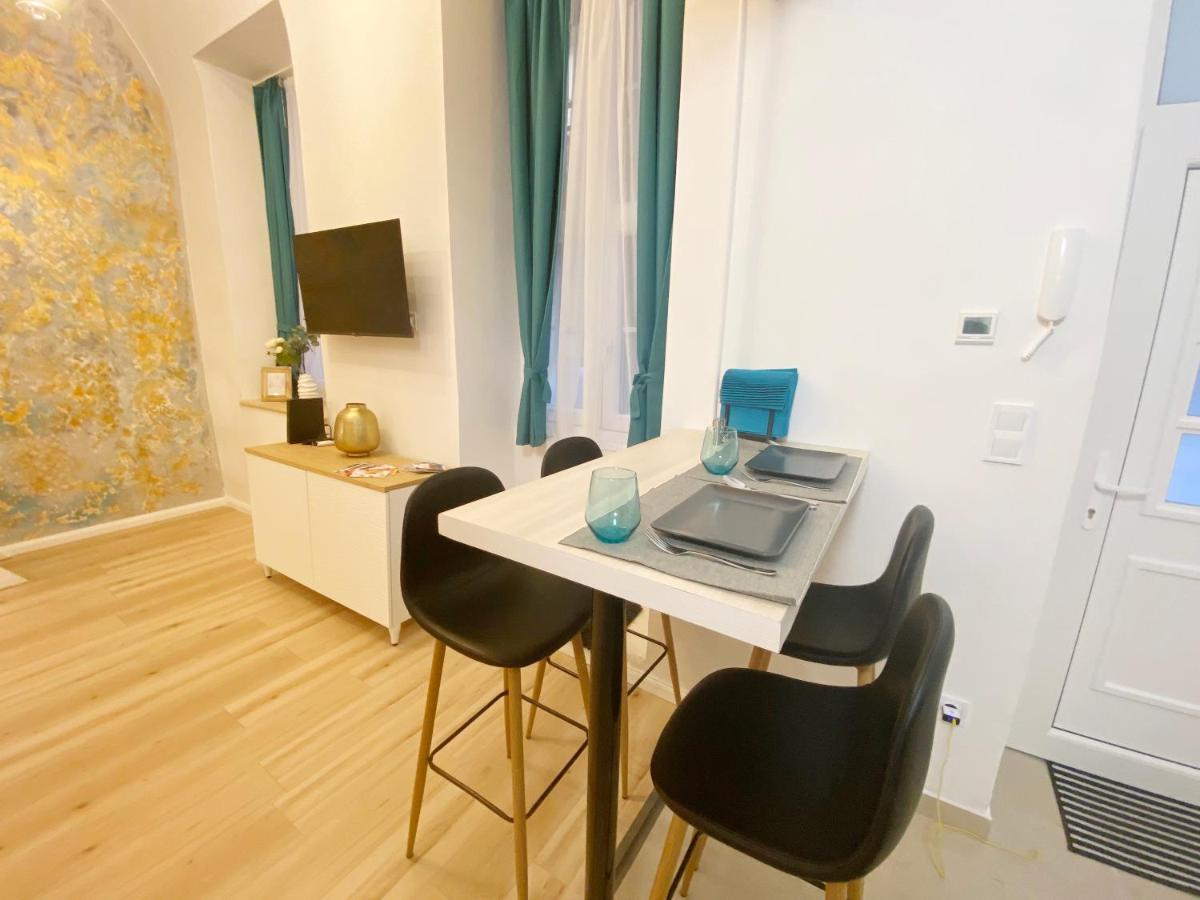 Goldart Design Apartment In The Heart Of Budapeszt Zewnętrze zdjęcie